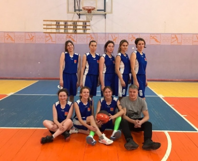 У команды девушек Глазовского района 2 почетное место
