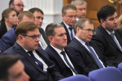 Глава муниципального образования «Глазовский район» В.В. Сабреков принял участие в совещании с главами муниципальных образований городских округов и муниципальных районов Удмуртской Республики, которое прошло под председательством Главы УР А.В. Бречалова.