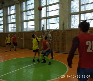 Состоялись районные игры школьников по баскетболу