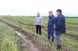 В тяжелейших условиях сегодня приходится работать сельским труженикам.