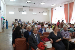 Глава муниципального образования «Глазовский район» В.В. Сабреков по приглашению Глазовской межрайонной больницы принял участие в поздравлении с Днем медицинского работника врачей, медсестер и всех сотрудников больницы. 