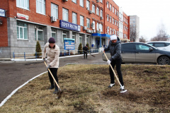 Почтовики Удмуртии приняли участие в городском субботнике Почтовики Удмуртии приняли участие в городском субботнике