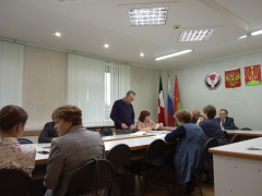 Глава муниципального образования «Глазовский район» В.В. Сабреков провел аппаратное совещание с руководителями структурных подразделений Администрации.