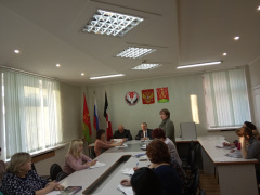 Сегодня, 5 марта, Глава Глазовского района Вячеслав Сабреков провел аппаратное совещание с руководителями структурных подразделений Администрации. Сегодня, 5 марта, Глава Глазовского района Вячеслав Сабреков провел аппаратное совещание с руководителями структурных подразделений Администрации.