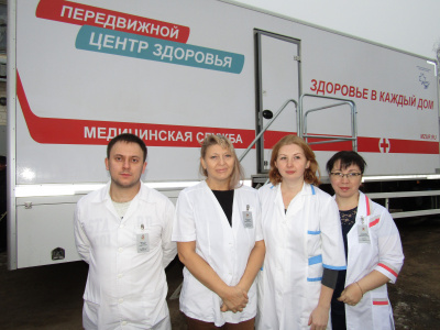 Повышение качества и доступности медицинского обслуживания на селе - одна из приоритетных задач в развитии здравоохранения. В Удмуртии продолжается работа по вводу новых модульных ФАПов, но главный упор сделан на работу передвижных медицинских комплексов.